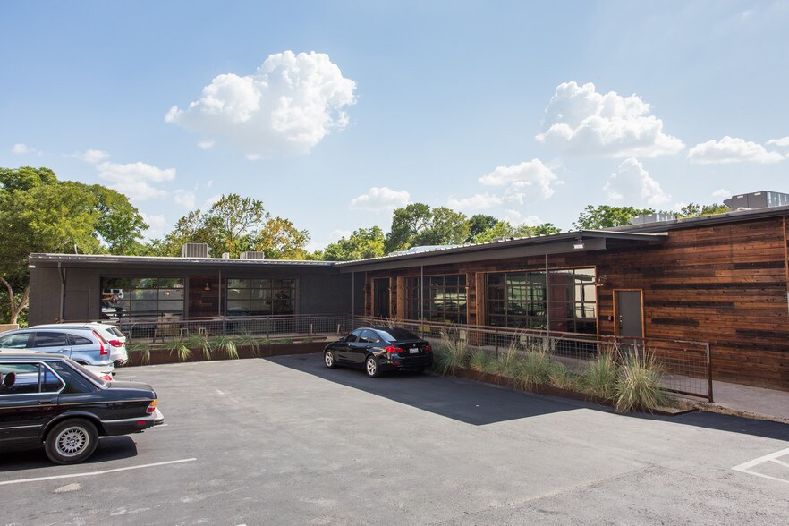 2815 Manor Rd, Austin, TX for lease - Building Photo - Image 3 of 8