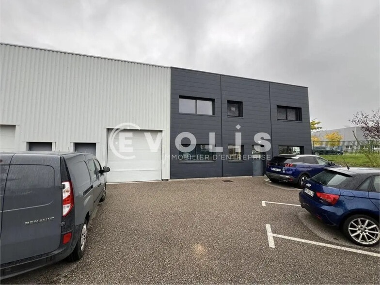 Flex in FLEURIEUX-SUR-L'ARBRESLE for sale - Building Photo - Image 1 of 7