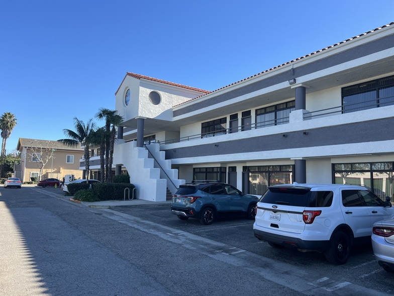 1555 W 5th St, Oxnard, CA for lease - Building Photo - Image 2 of 4