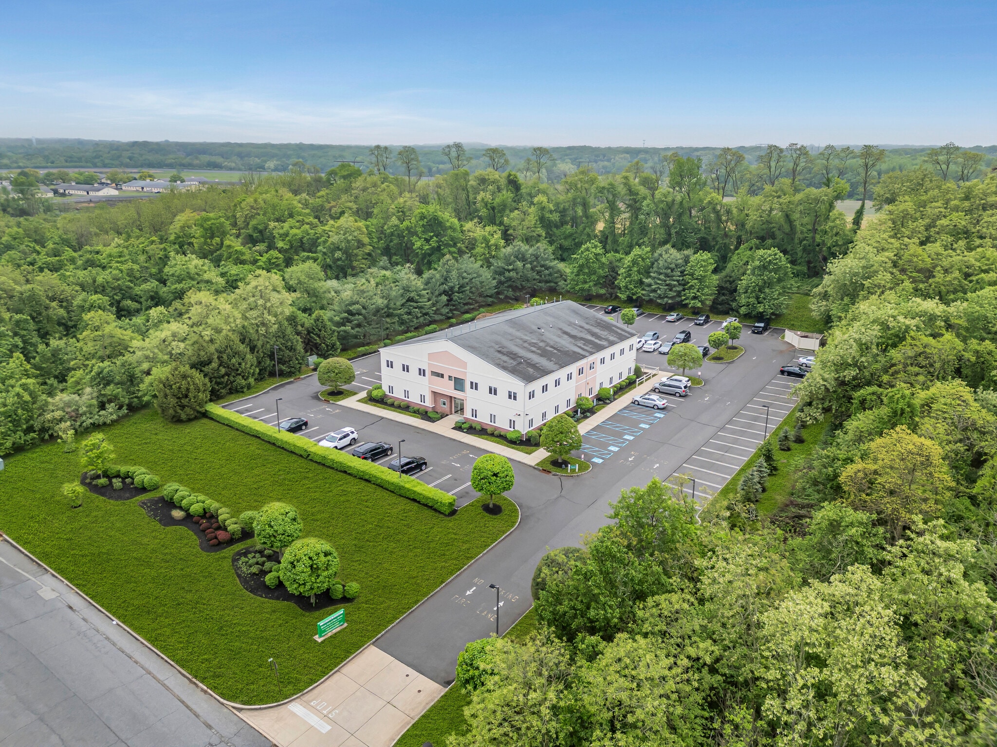 500 Park Ave, Manalapan Township, NJ for lease Primary Photo- Image 1 of 78