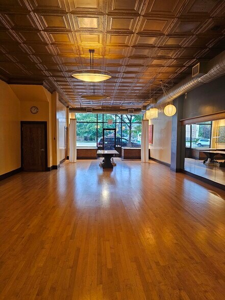 4224 N Milwaukee Ave, Chicago, IL à louer - Photo intérieure - Image 2 de 5