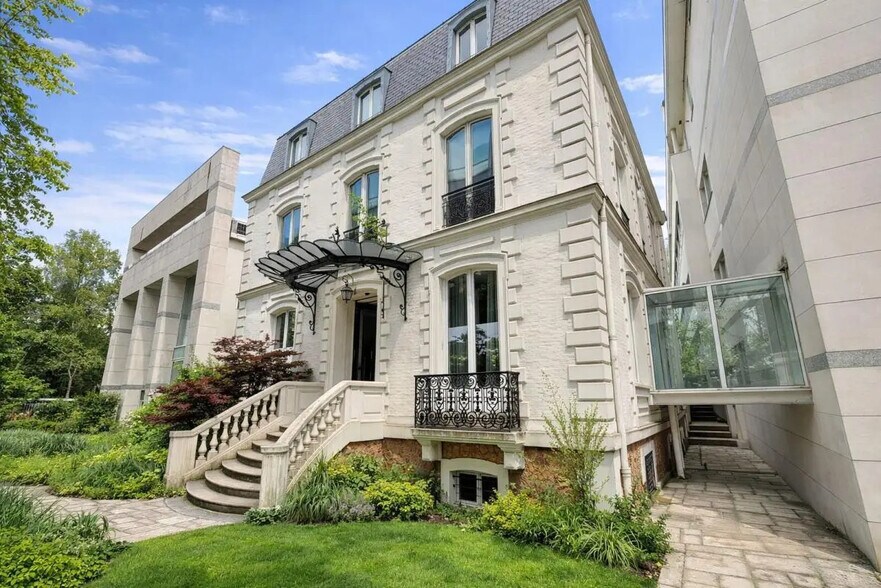 24-25 Quai Du President Carnot, Saint-Cloud for sale - Building Photo - Image 3 of 20