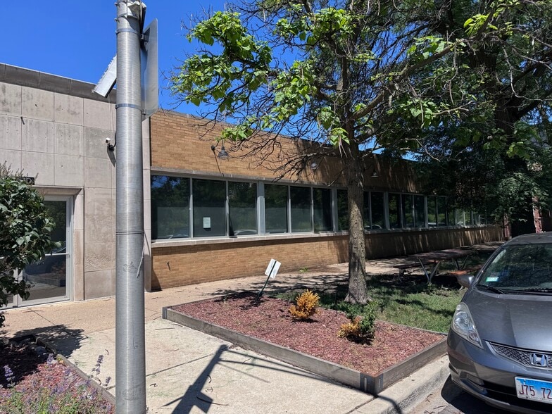 4510 N Ravenswood Ave, Chicago, IL for lease - Building Photo - Image 3 of 4