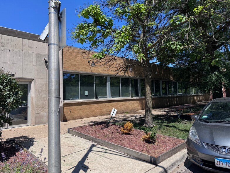 4510 N Ravenswood Ave, Chicago, IL à louer - Photo du bâtiment - Image 3 de 4