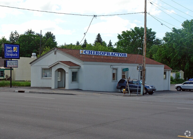 8540 Seneca Tpke, New Hartford, NY à louer - Photo du bâtiment - Image 2 de 5