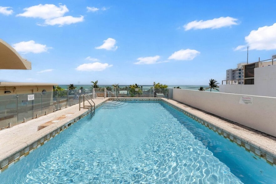524 Ocean Dr, Miami Beach, FL à vendre - Photo du bâtiment - Image 3 de 18