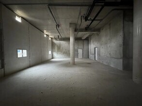 13 Chemin Latéral, Bondy for lease Interior Photo- Image 2 of 6