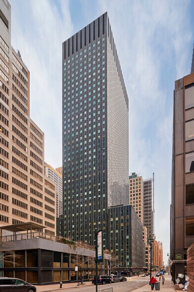 633 Third Ave, New York, NY à louer - Photo du bâtiment - Image 3 de 6