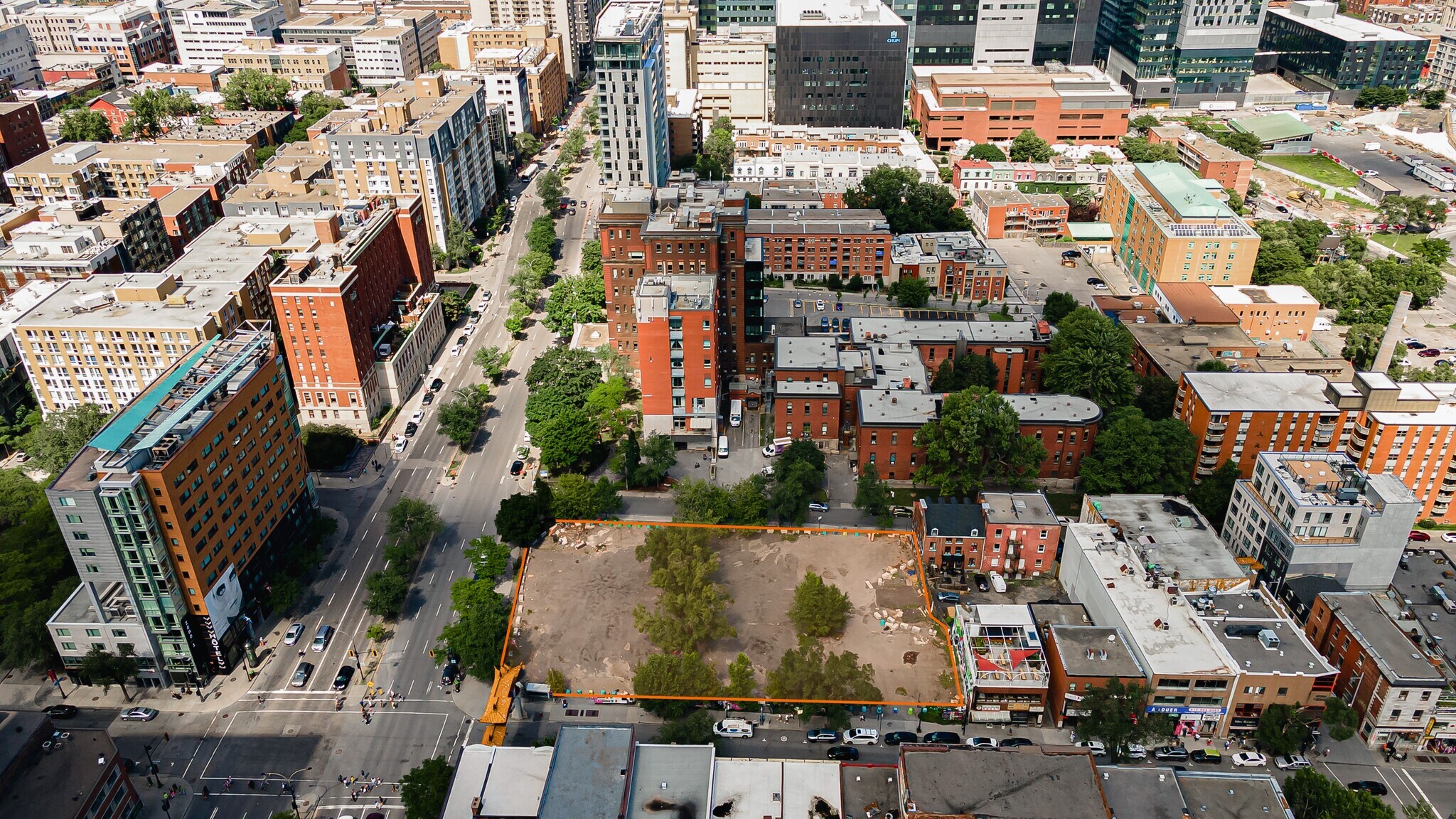 1075-1111 Boul Saint-Laurent, Montréal, QC for sale Building Photo- Image 1 of 1