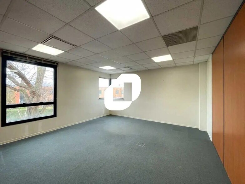 Office in Massy for lease - Building Photo - Image 2 of 8