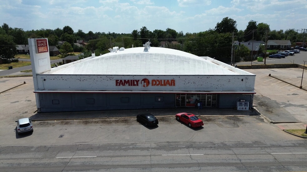 OKC Retail Portfolio portfolio of 2 properties for sale on LoopNet.ca - Building Photo - Image 2 of 3