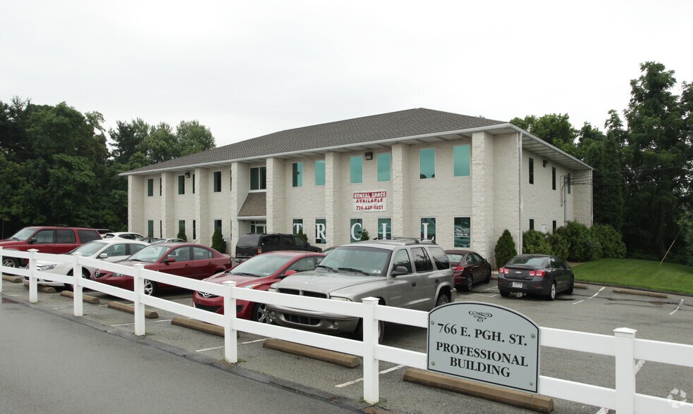 766 E Pittsburgh St, Greensburg, PA à louer - Photo du bâtiment - Image 2 de 2