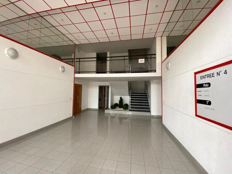 86-114 Avenue Louis Roche, Gennevilliers for lease - Building Photo - Image 3 of 170