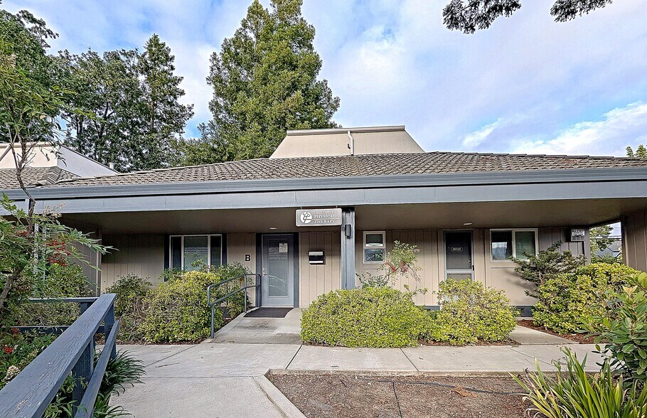 465 March Ave, Healdsburg, CA à louer - Photo du bâtiment - Image 1 de 17