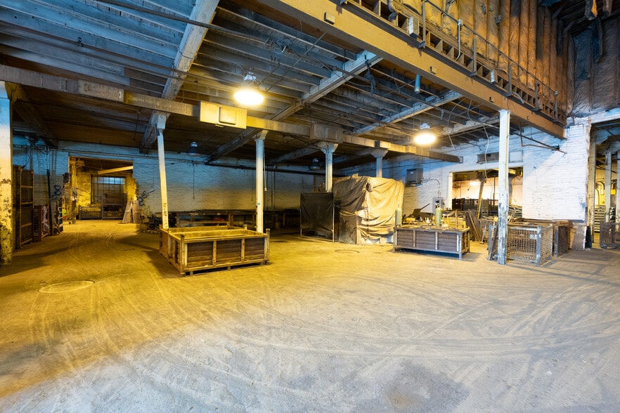 1315 W 18th St, Anderson, IN for sale - Interior Photo - Image 3 of 16