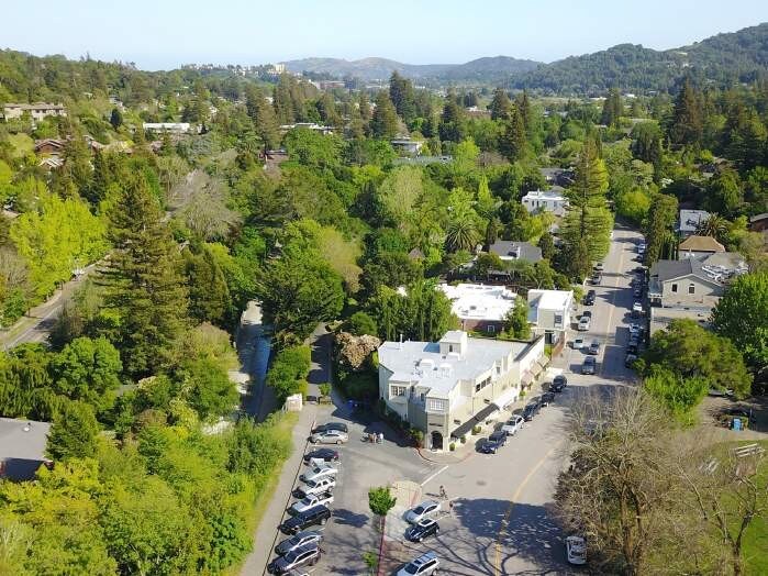 3-11 Ross Cmn, Ross, CA à louer - Photo du bâtiment - Image 2 de 12