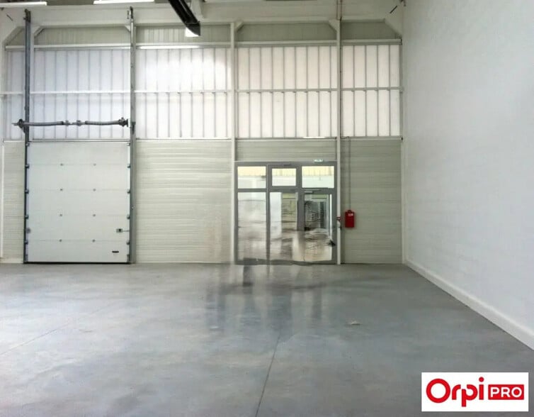 Industrial in Palaiseau for lease - Interior Photo - Image 3 of 6