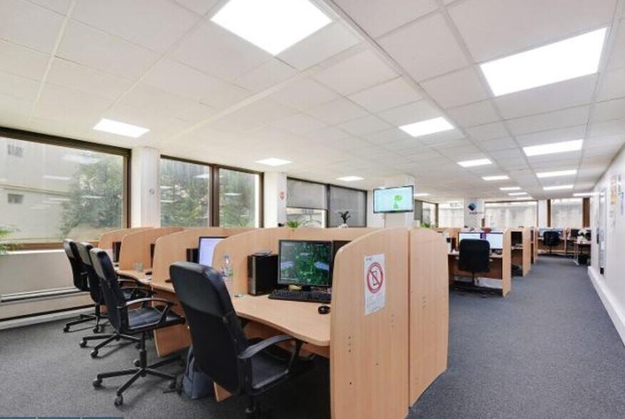 Bureau dans Saint-Cloud à louer - Photo intérieure - Image 2 de 8