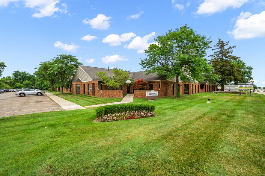 7001 Orchard Lake Rd, West Bloomfield, MI à vendre - Photo principale - Image 1 de 5