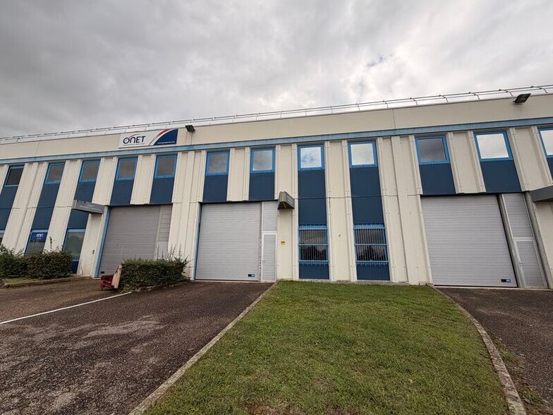 Flex in Saint-Quentin-Fallavier for sale - Building Photo - Image 1 of 7