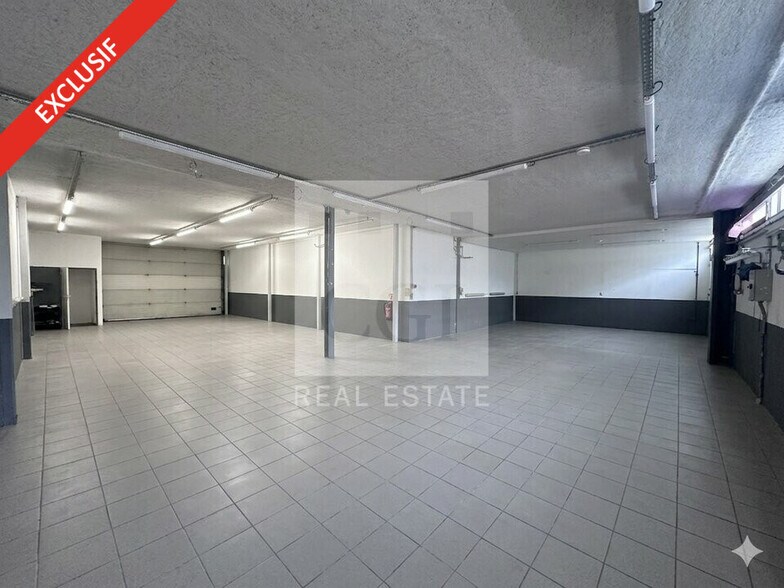 Flex in Grenoble for lease - Interior Photo - Image 2 of 12