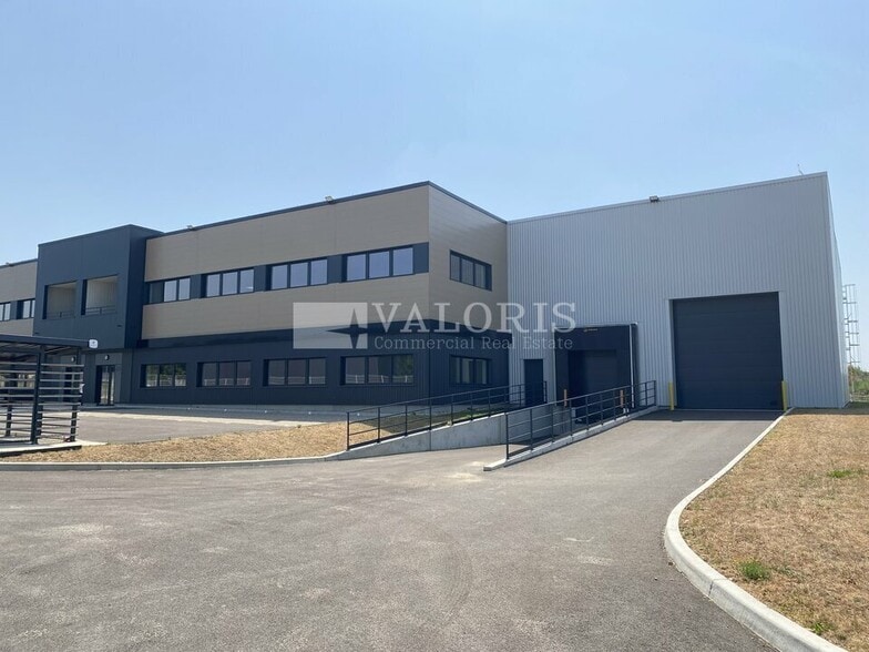Flex in Colombier-Saugnieu for lease - Building Photo - Image 1 of 3