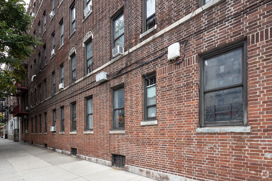 549 Isham St, New York, NY à vendre - Photo du bâtiment - Image 3 de 6