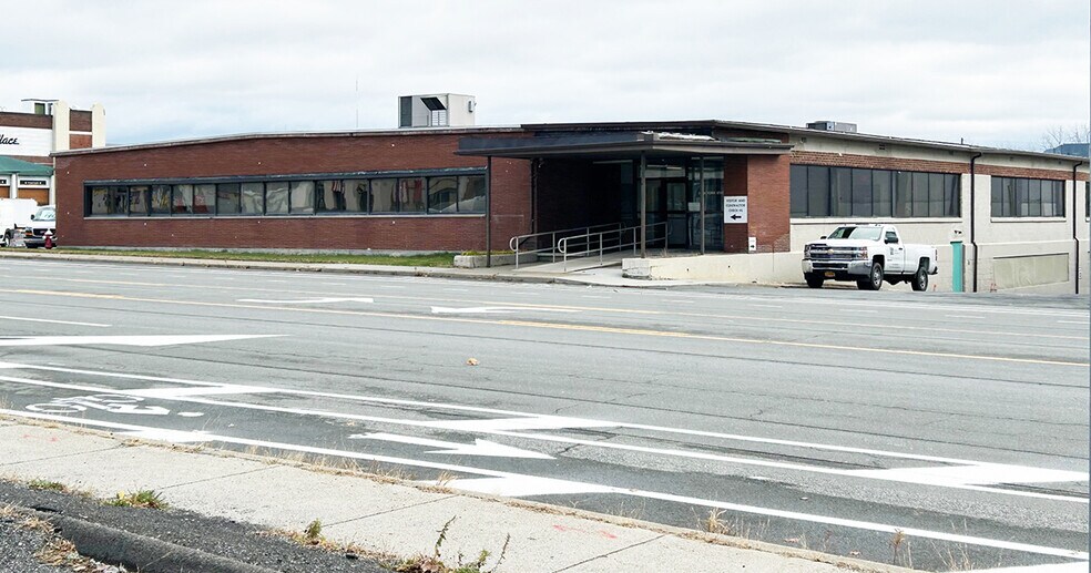 93 Broadway, Menands, NY à vendre - Photo du bâtiment - Image 1 de 19