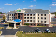 Holiday Inn Express & Suites Bartlesville - Motel