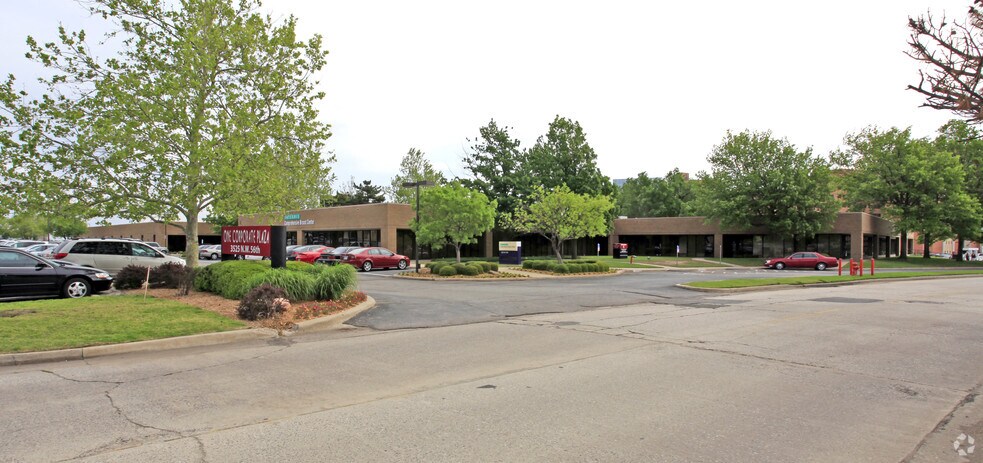 3525 NW 56th St, Oklahoma City, OK à louer - Photo principale - Image 1 de 9