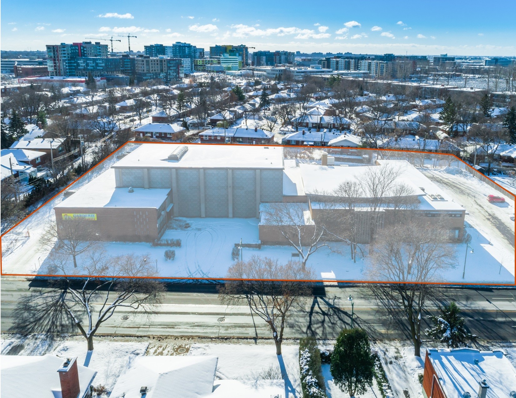 1000 Ch Lucerne, Mont-Royal, QC for sale Primary Photo- Image 1 of 1