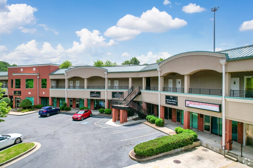 560 Thornton Rd, Lithia Springs, GA for lease - Primary Photo - Image 1 of 8