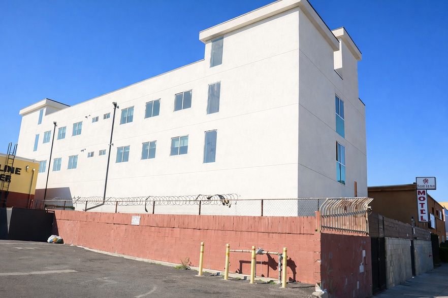 7415 S Main St, Los Angeles, CA for sale - Building Photo - Image 2 of 12