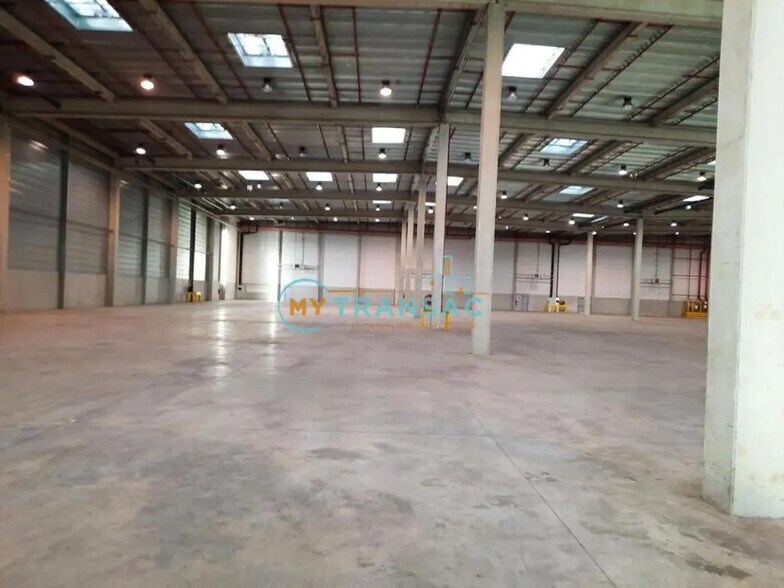Industrial in Moissy-Cramayel for lease - Building Photo - Image 1 of 12