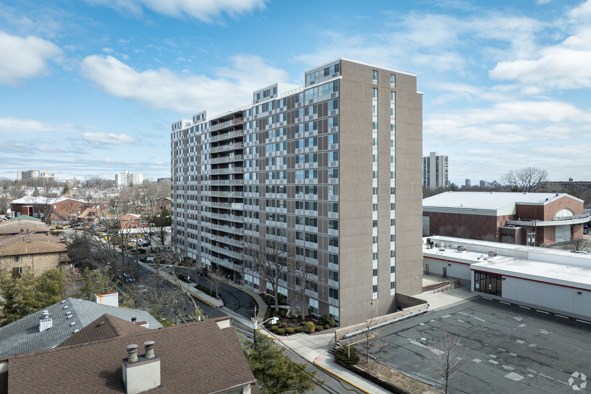 1350 15th St, Fort Lee, NJ for lease Building Photo- Image 1 of 32