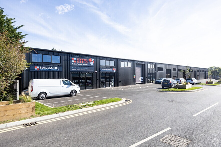 Units 30-39 Gatehouse Hub, Gatehouse Ln, Neaves Park, Hurstpierpoint à vendre - Photo du bâtiment - Image 3 de 3