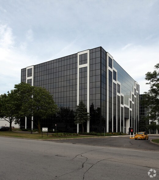 6725 Airport Rd, Mississauga, ON à louer - Photo du bâtiment - Image 2 de 2