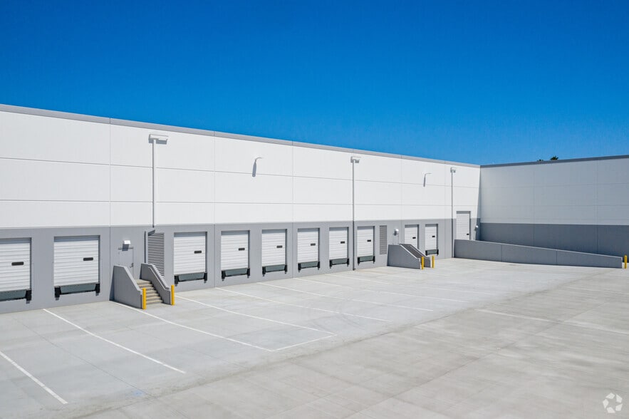 705 Alton Ave, Santa Ana, CA à louer - Photo du bâtiment - Image 2 de 6