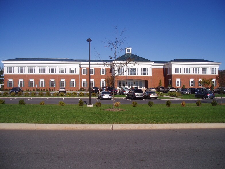 23 Royal Rd, Flemington, NJ à louer - Photo du bâtiment - Image 2 de 8