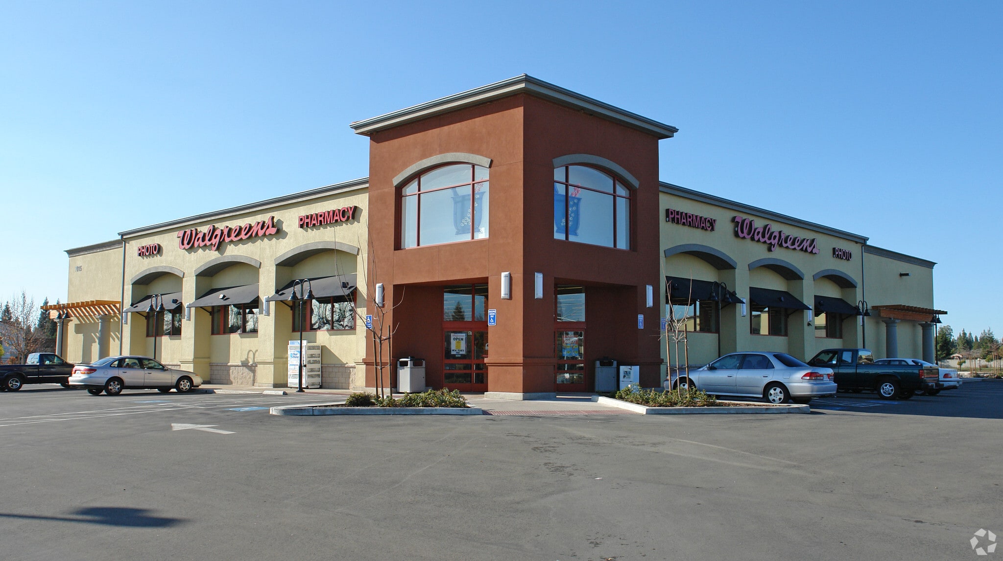 7015-7035 N West Ave, Fresno, CA for lease Primary Photo- Image 1 of 8