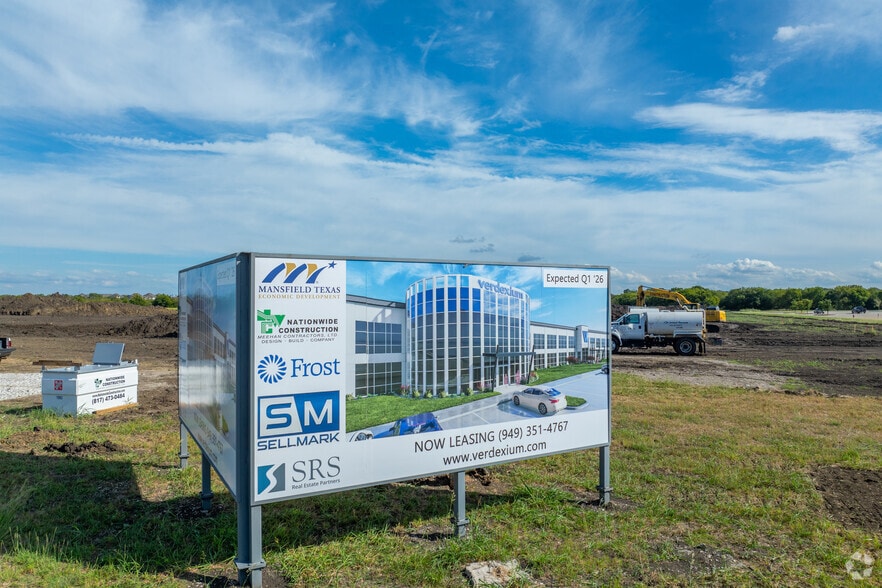 2251 Heritage Pky, Mansfield, TX for lease - Primary Photo - Image 1 of 4