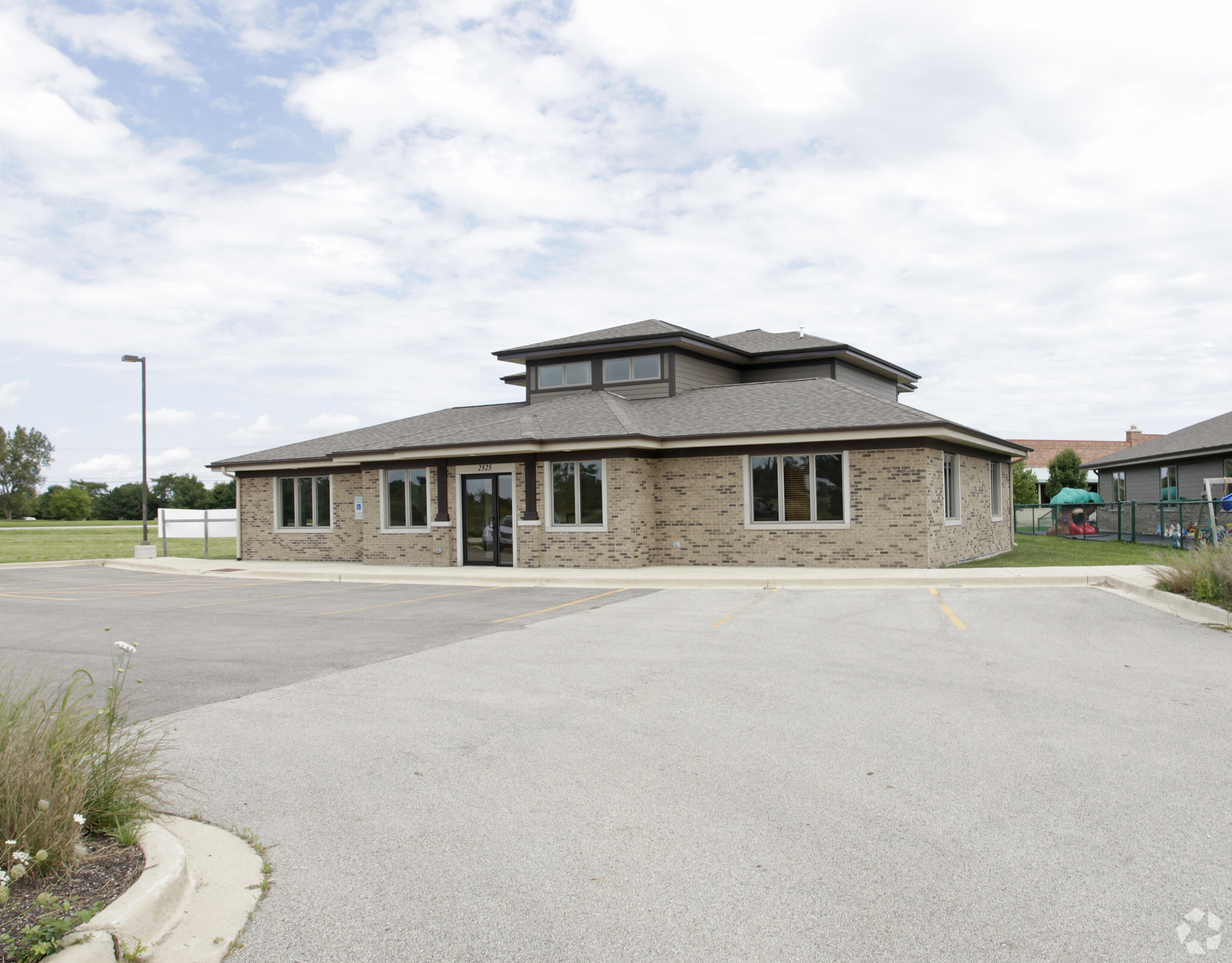 2525 Harding Ln, Woodstock, IL à vendre Photo du bâtiment- Image 1 de 1