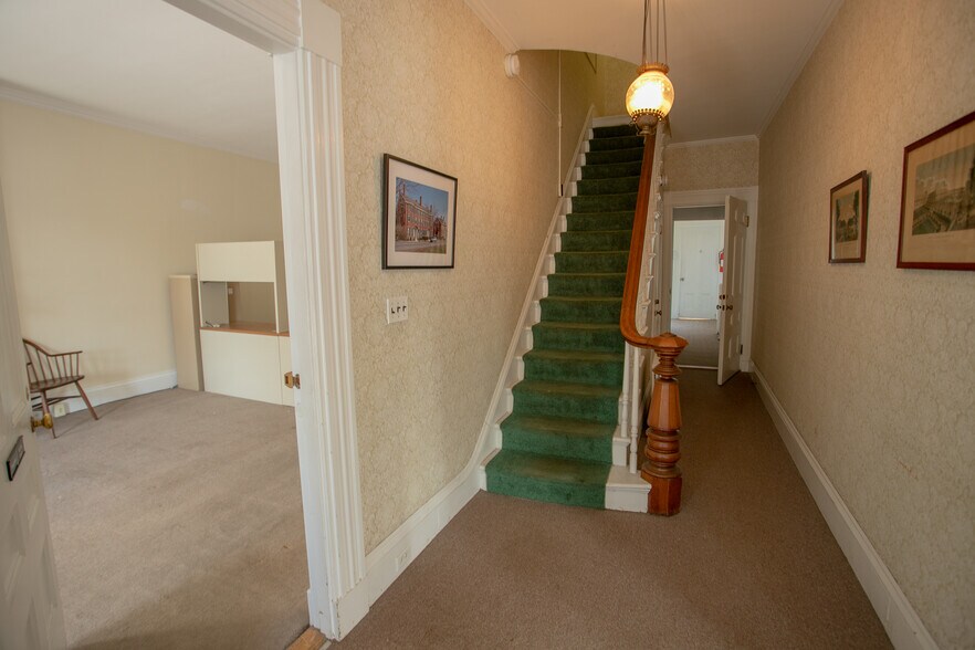 77 Broadway, Bangor, ME à vendre - Photo du bâtiment - Image 3 de 20