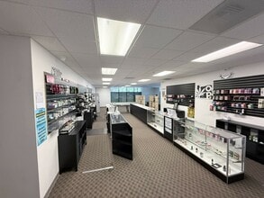 6033 NE Win Sivers Dr, Portland, OR for lease Interior Photo- Image 1 of 3