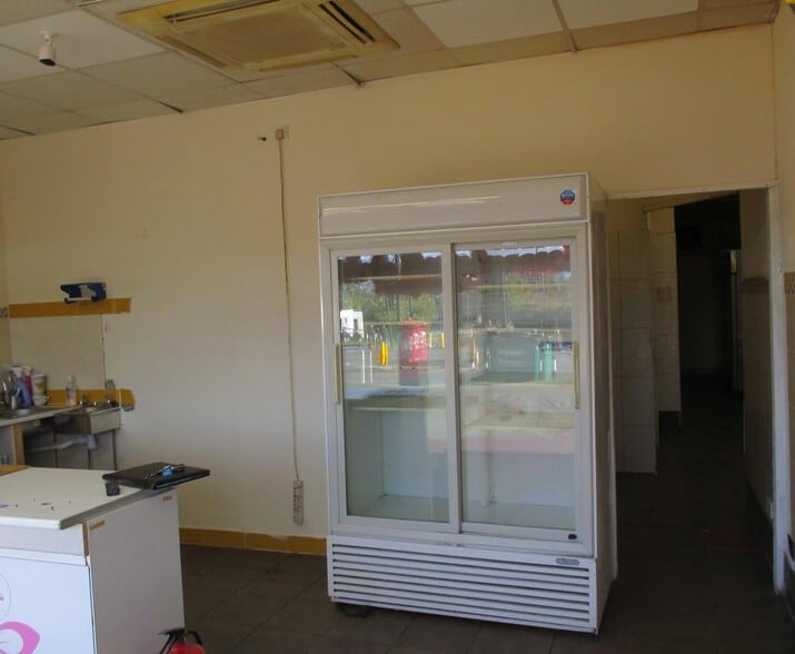 276 Kingsbury Rd, London for lease - Interior Photo - Image 2 of 3