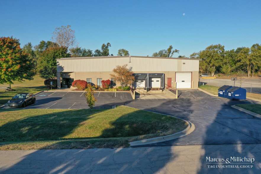 1011 Trakk Ln, Woodstock, IL for sale - Building Photo - Image 1 of 9