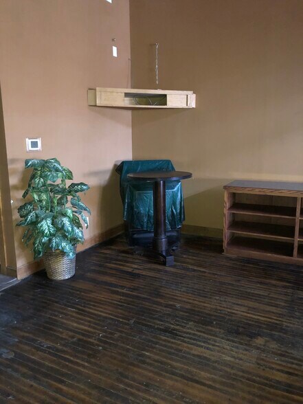 104 N Market St, Gallatin, MO à vendre - Photo intérieure - Image 3 de 15