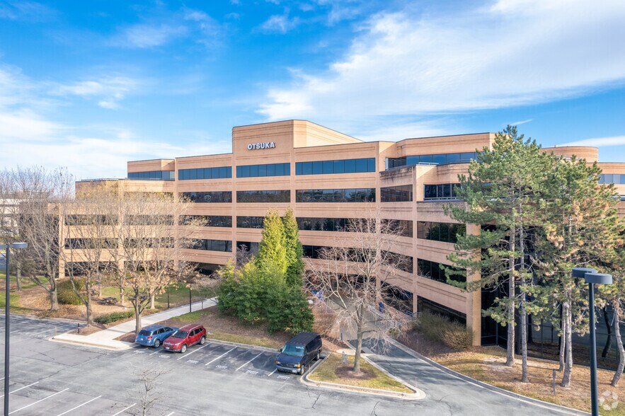 2440 Research Blvd, Rockville, MD à louer - Photo du bâtiment - Image 2 de 12
