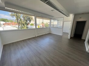 101-109 S Robertson Blvd, Los Angeles, CA for lease Interior Photo- Image 1 of 5