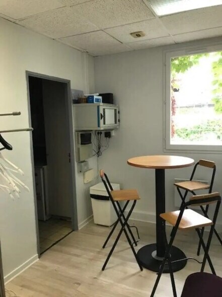 Office in Montrouge for lease - Interior Photo - Image 3 of 5
